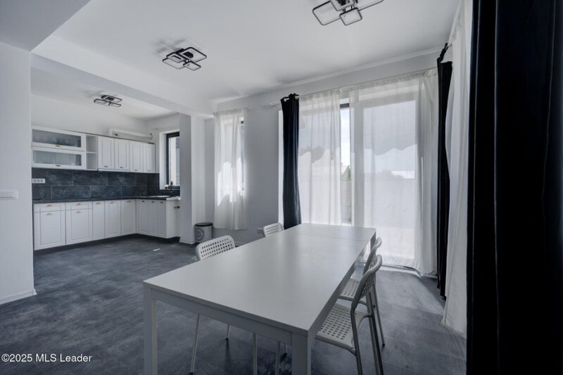 Balotesti Casa moderna 3 dormitoare,140m, living generos, loc piscina