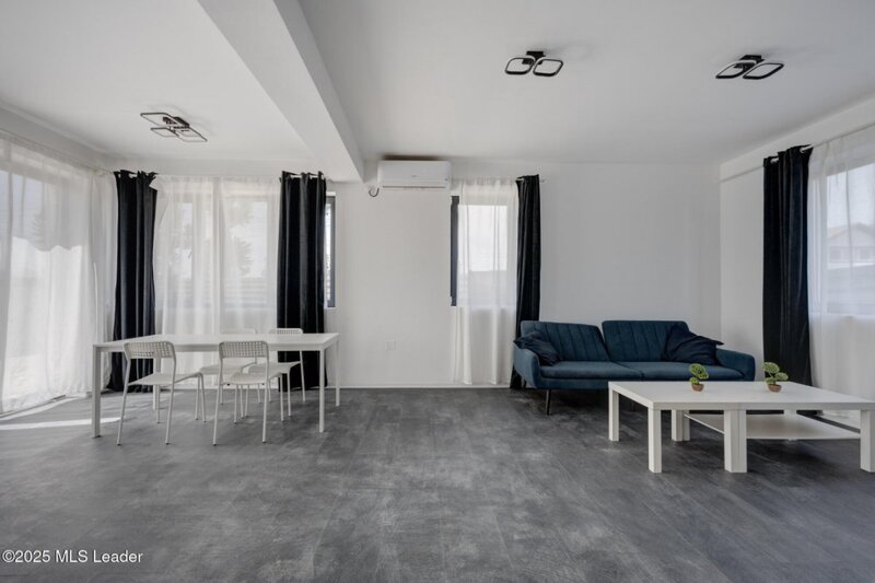 Balotesti Casa moderna 3 dormitoare,140m, living generos, loc piscina