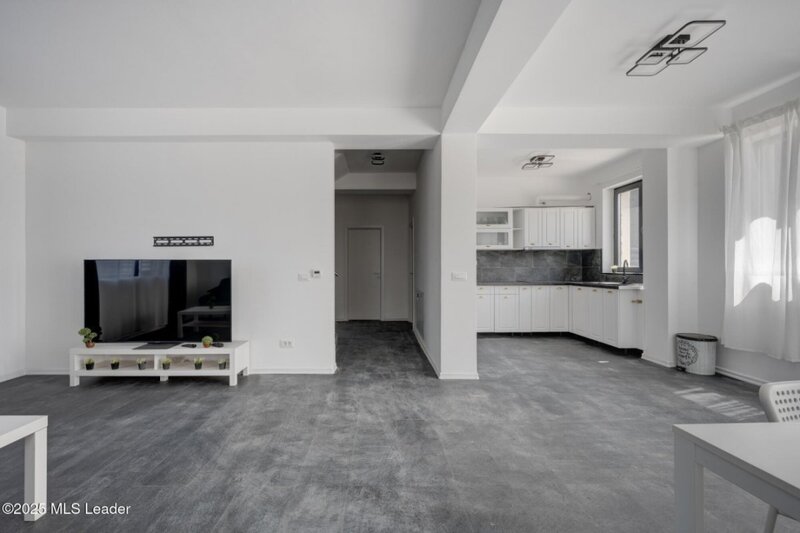 Balotesti Casa moderna 3 dormitoare,140m, living generos, loc piscina
