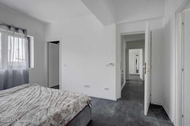 Balotesti Casa moderna 3 dormitoare,140m, living generos, loc piscina