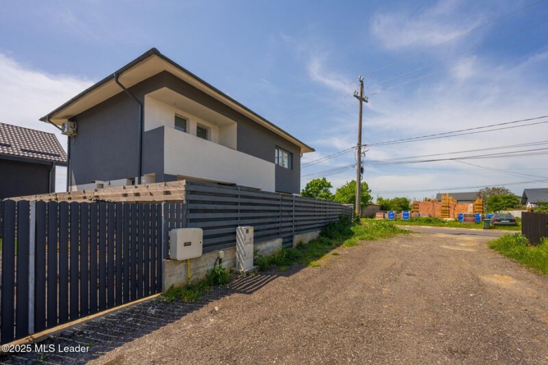 Balotesti Casa moderna 3 dormitoare,140m, living generos, loc piscina